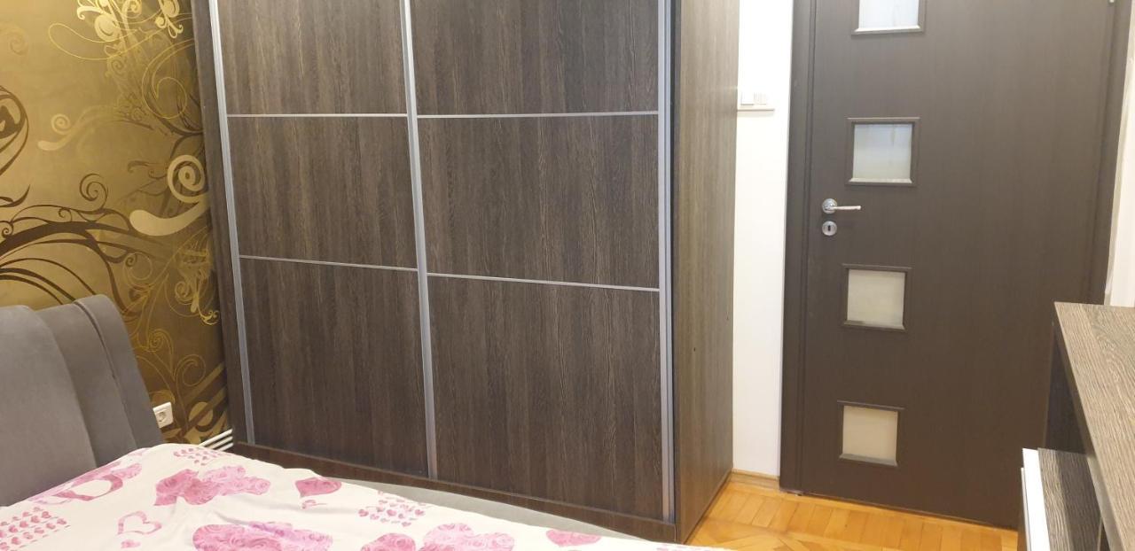 Modern Appartement Piteşti Buitenkant foto